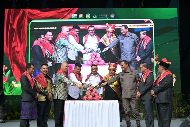Gubernur Sumut, Bobby Nasution, buka festival Pesta Buah dan Bunga Tanah Karo 2025