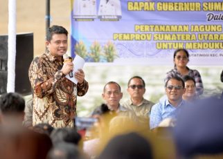 Gubernur Sumut, Bobby Nasution, dialog dengan petani jagung di Tapanuli Utara