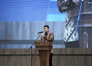 Gubernur Sumut, Bobby Nasution, pada Festival Kemudahan dan Perlindungan Usaha Mikro Legal, Terlindungi, Berdaya di Siborongborong