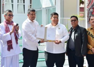 Gubernur Sumut, Bobby Nasution, serahkan aset Pemprovsu ke Pemkab Samosir