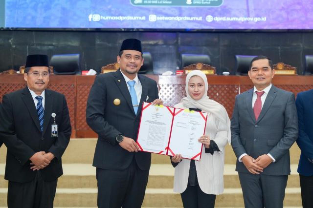 Gubernur Sumut, Bobby Nasution, pada paripurna LPj 2024