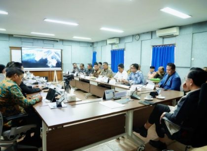 Ketua DEN, Luhut B Pandjaitan, pimpin rapat pembentukan KEK Danau Toba