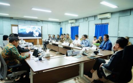 Ketua DEN, Luhut B Pandjaitan, pimpin rapat pembentukan KEK Danau Toba