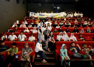 Ketua TP PKK Sumut, Kahiyang Ayu, nobar bersama 500 anak marginal