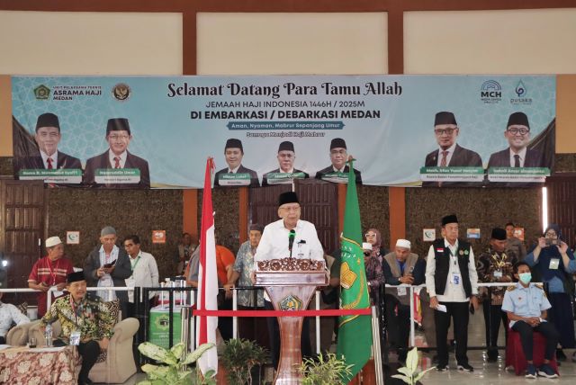 Plh Sekdaprov Sumut, M. Armand Efendy Pohan, sambut kepulangan haji Kloter 23