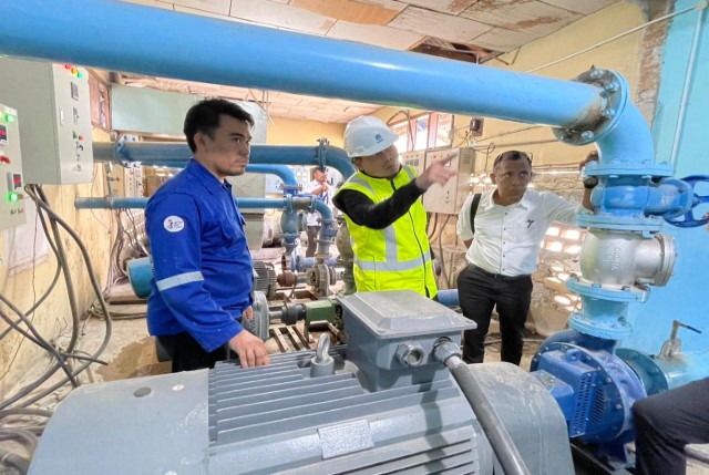 Plt Dirut Perumda Tirtanadi, Ewin Putra, tinjau reservoir di Samosir