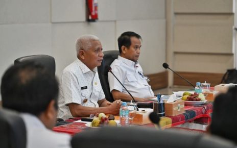 Wakil Gubernur Sumut, Surya, pimpin rapat di Bapenda Sumut