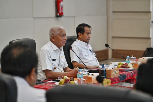 Wakil Gubernur Sumut, Surya, pimpin rapat di Bapenda Sumut