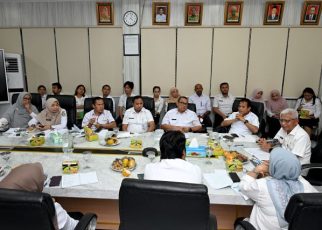 Wakil Gubernur Sumut, Surya, pimpin rapat di Kantor Dinas Kehutanan