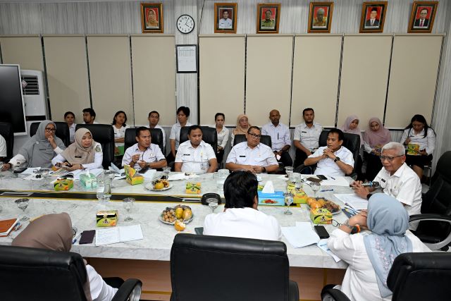 Wakil Gubernur Sumut, Surya, pimpin rapat di Kantor Dinas Kehutanan