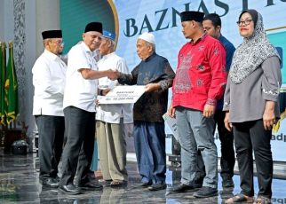 Wakil Gubernur Sumut, Surya, salurkan Zakat Triwulan II