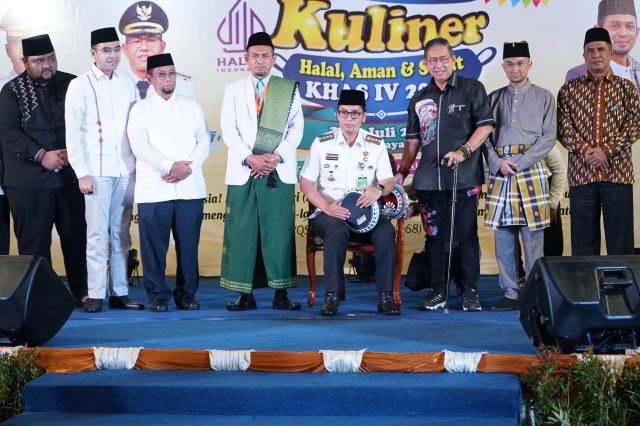 Wali Kota Medan, Rico Tri Putra Bayu Waas, buka pekan kuliner halal