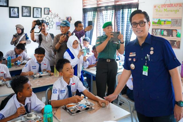 Wali Kota Medan, Rico Tri Putra Bayu Waas, kunjungi MBG
