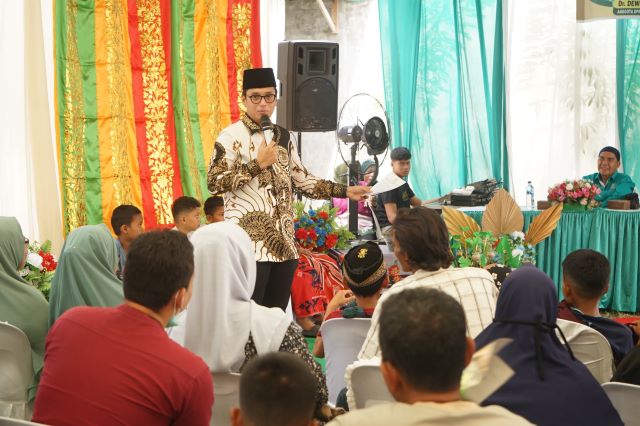 Wali Kota Medan, Rico Tri Putra Bayu Waas, pada khitanan massal HUT PKB ke 27