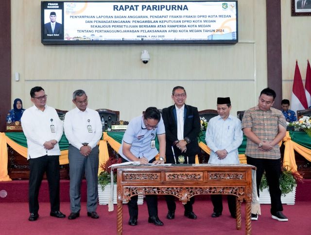 Wali Kota Medan, Rico Tri Putra Bayu Waas, teken LPj TA 2024