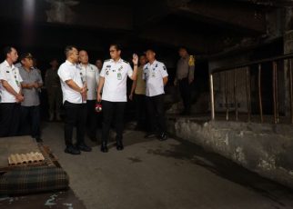 Wali Kota Medan, Rico Tri Putra Bayu Waas, tinjau eks Gedung Perisai Plaza