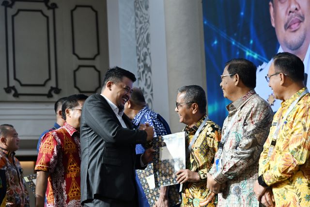 Gubernur Sumut, Bobby Nasution, salurkan DBH ke kabupaten-kota