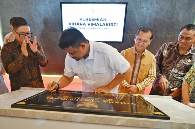 Gubernur Sumut, Bobby Nasution, teken prasasti peresmian Vihara Vimalakirti