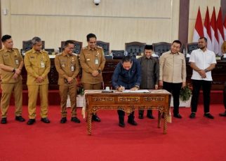 Ketua DPRD Medan, Wong Chun Sen, teken pengesahan Perda RPJMD 2025-2029