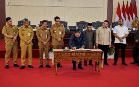Ketua DPRD Medan, Wong Chun Sen, teken pengesahan Perda RPJMD 2025-2029