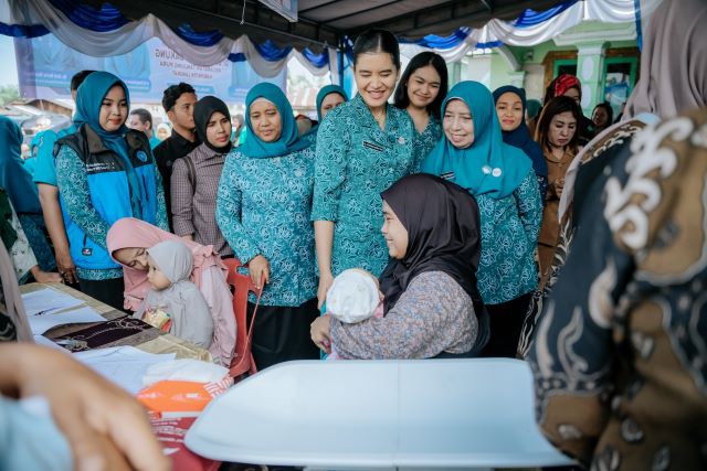 Ketua TP PKK Sumut, Kahiyang Ayu, kunjungi Posyandu Langkat