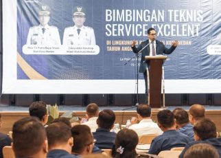 Wali Kota Medan, Rico Tri Putra Bayu Waas, buka Bimtek Service Excellent