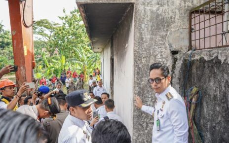 Wali Kota Medan, Rico Tri Putra Bayu Waas, pimpin pembongaran rumah kosong di Medan Selayang