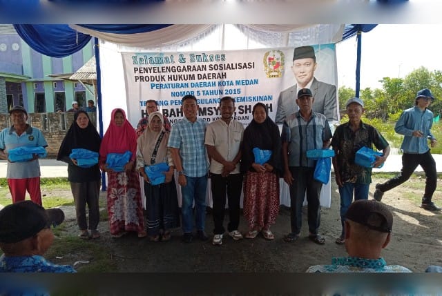 Anggota DPRD Medan Fraksi PAN, T. Bahrumsyah, foto bersama usai Sosper VIII TA 2025 di Belawan 1