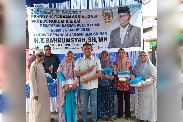 Anggota DPRD Medan Fraksi PAN, T. Bahrumsyah, foto bersama usai Sosper IX TA 2025