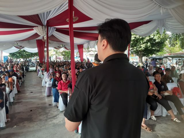 Anggota DPRD Medan Fraksi PSI, Reinhart Jeremy Anindhita, foto bersama usai Sosper IX TA 2025 di Medan Timur 1