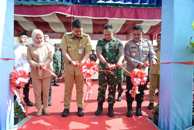 Gubernur Sumut, Bobby Nasution, gunting pita peresmian dapur SPPG Kodam BB