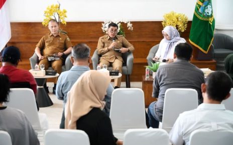 Kadis Koperasi Sumut, Naslindo Sirait, beri keterangan soal KMP