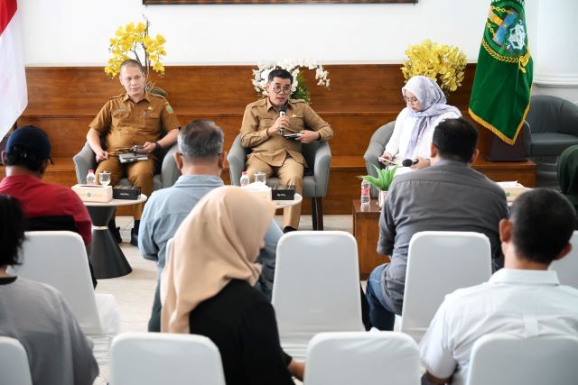 Kadis Koperasi Sumut, Naslindo Sirait, beri keterangan soal KMP