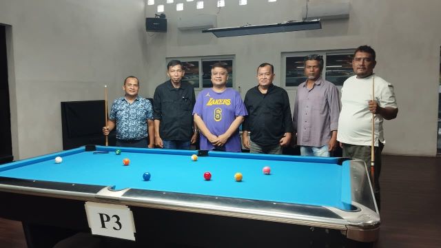 Ketua POBSI Sumut, Salomo Pardede, bersama Pengurus SIWO PWI Sumut