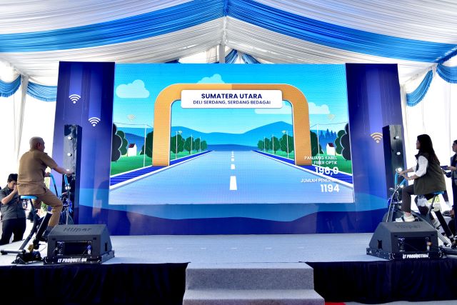 Menkomdigi, Meutya Hafid, di dampingi Wagub Sumut, Surya, luncurkan Kampung Internet 2025