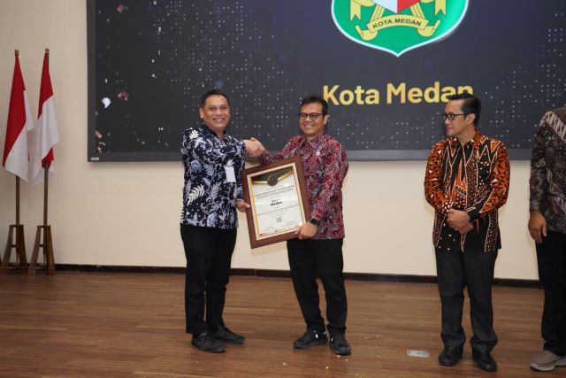 Pemkot Medan terima penghargaan GM DTGI