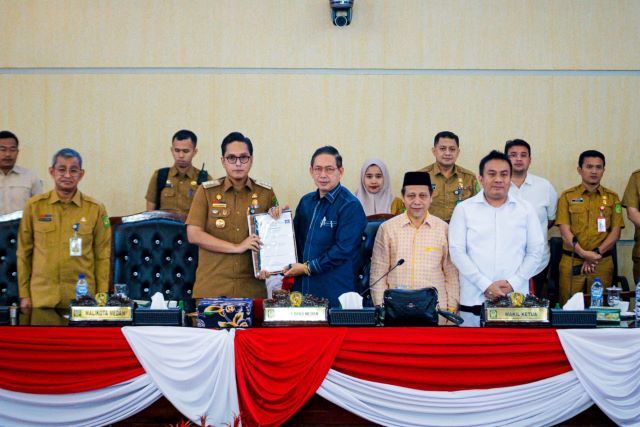 Sidang paripurna pengesahan P-APBD Kota Medan 2025