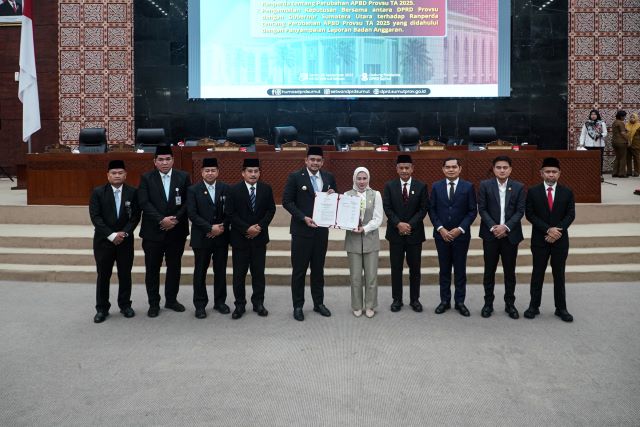 Sidang paripurna pengesahan P-APBD Sumut 2025