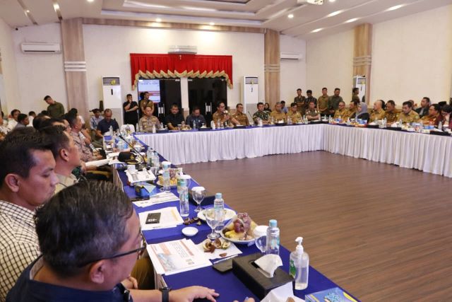 Wali Kota Medan, Rico Tri Putra Bayu Waas, bersama Forkopimda bahas soal tawuran di Belawan