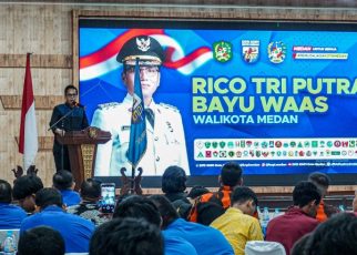 Wali Kota Medan, Rico Tri Putra Bayu Waas, bersama elemen pemuda