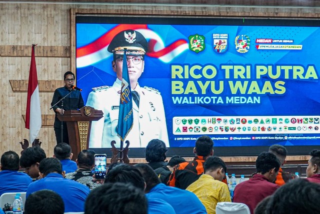 Wali Kota Medan, Rico Tri Putra Bayu Waas, bersama elemen pemuda