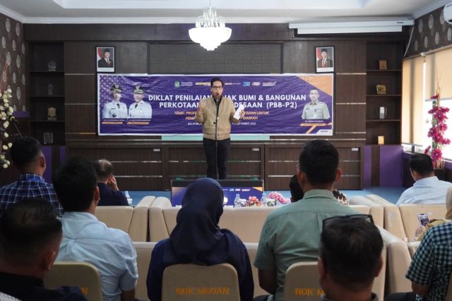 Wali Kota Medan, Rico Tri Putra Bayu Waas, buka Bimtek Bapenda