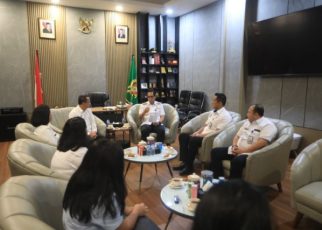 Wali Kota Medan, Rico Tri Putra Bayu Waas, terima audiensi Direktur Pelayanan Kementerian HAM