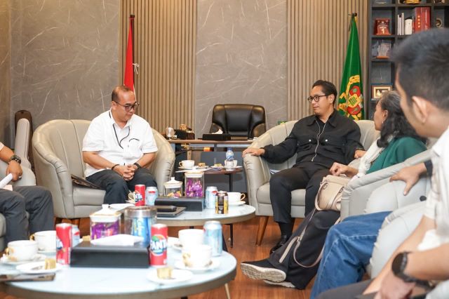 Wali Kota Medan, Rico Tri Putra Bayu Waas, terima kunjungan Tim Monitoring Bidang Kesehatan Kota Medan