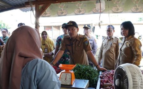 Wali Kota Tebingtinggi, Iman Irdian Saragih, kunjungi Pasar Inpres