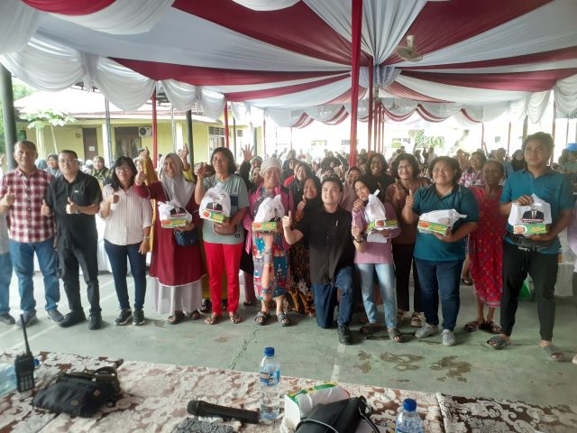 Anggota DPRD Medan Fraksi PSI, Reinhart Jeremy Anindhita, foto bersama usai Sosper X TA 2025 di Medan Tembung