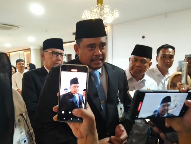 Gubernur Sumut, Bobby Nasution, beri keterangan usai melantik 177 pejabat Eselon III & IV