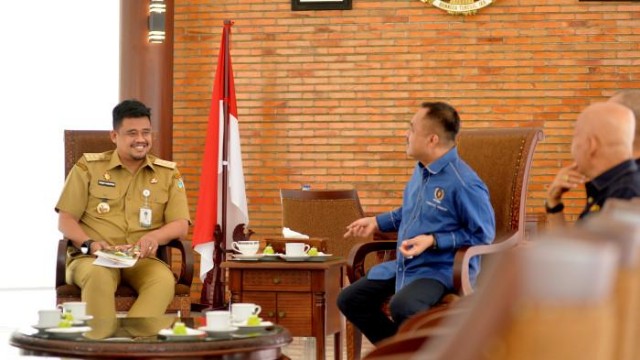 Gubernur Sumut, Bobby Nasution bersama Ketua PWI Sumut, Farianda Putra Sinik
