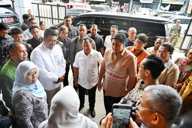 Gubernur Sumut, Bobby Nasution, dampingi Mendagri dan Menteri PKP di MPP Kota Medan