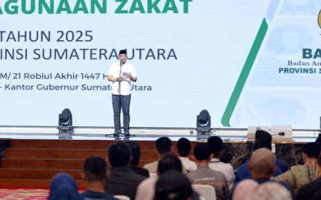 Gubernur Sumut, Bobby Nasution, pada penyerahan zakat Baznas